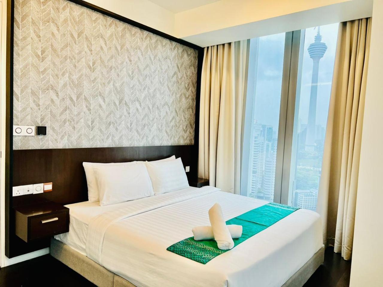 Pangsapuri The Tropicana Klcc By Moonlight